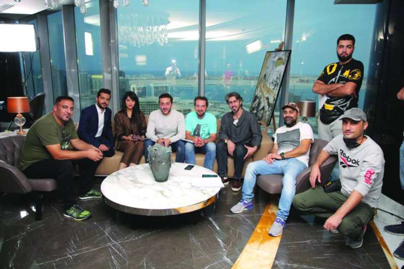 سامي العلمي متوسطاً فريق العمل