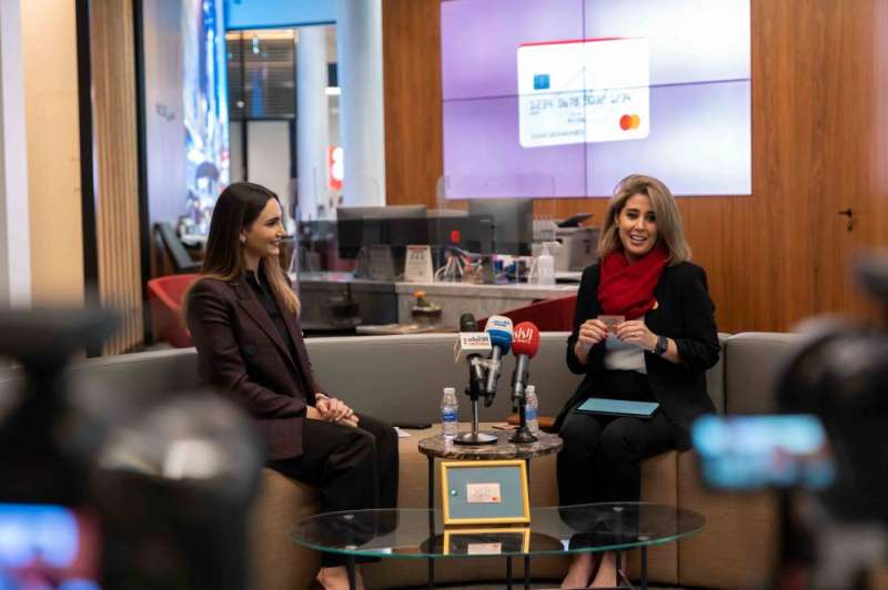نجلاء العيسى ولجين القناعي خلال المؤتمر الصحافي