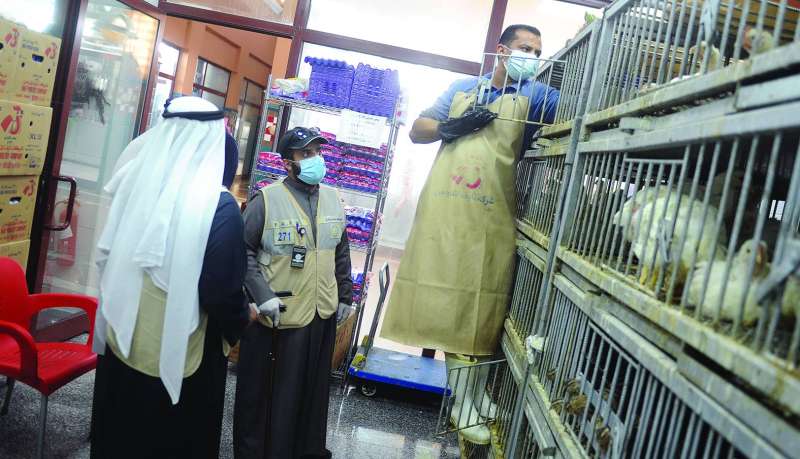 تفتيش في محل للدجاج