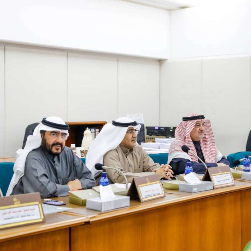 جانب من اجتماع سابق للجنة المالية