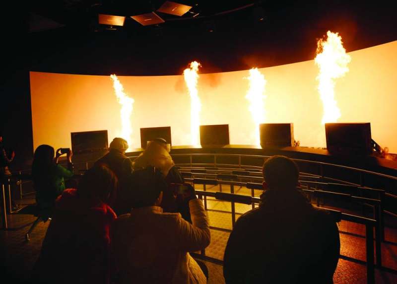 الإعلاميون يتابعون فيلما وثائقيا عن جريمة حرق آبار النفط