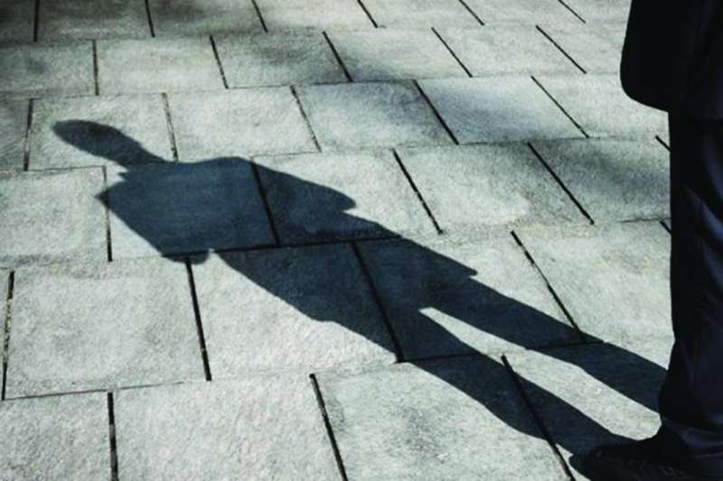 المنتحل أوهم الضحية بأنه رجل أمن