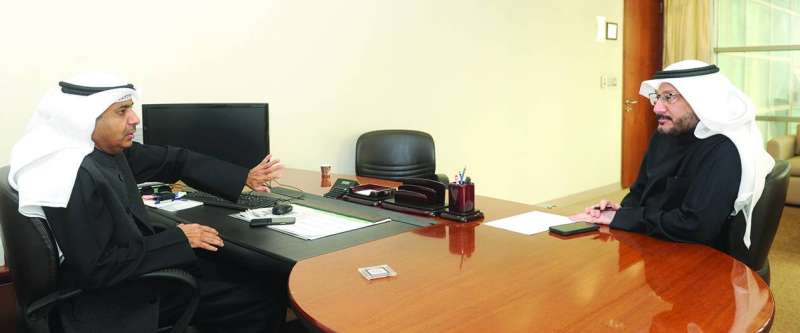 الحربي متحدثاً للزميل ناصر الفرحان