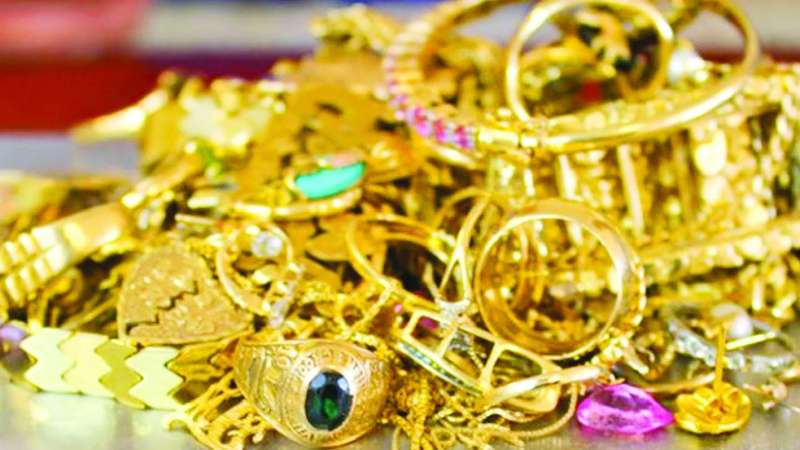 هربت بالذهب