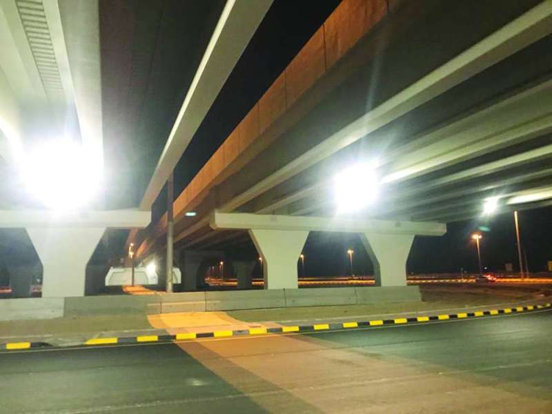 جانب من طريق جسر 8