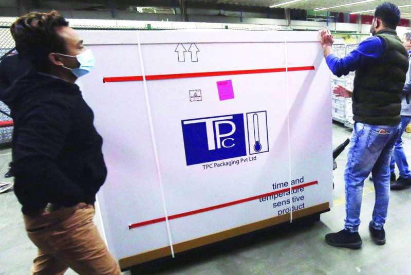 وصول لقاح «أسترازينكا- أكسفورد» فجر الاثنين	 (تصوير أسعد عبدالله)