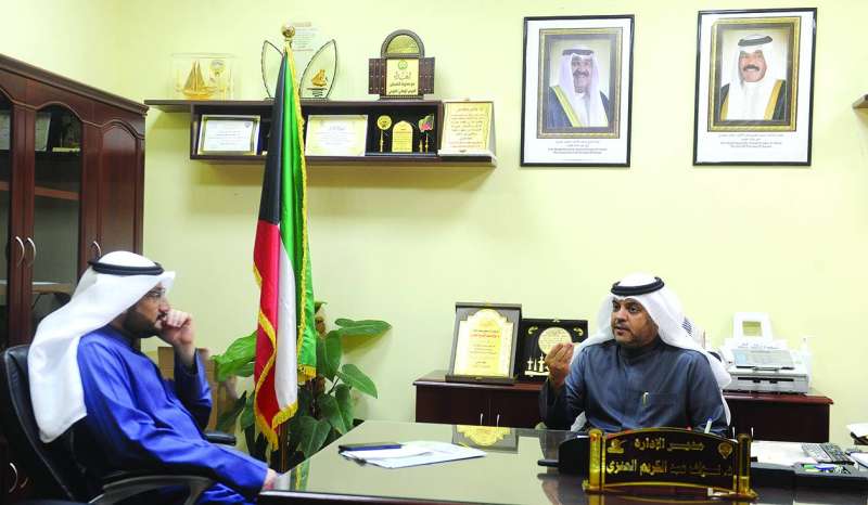 العنزي متحدثاً للزميل ناصر الفرحان