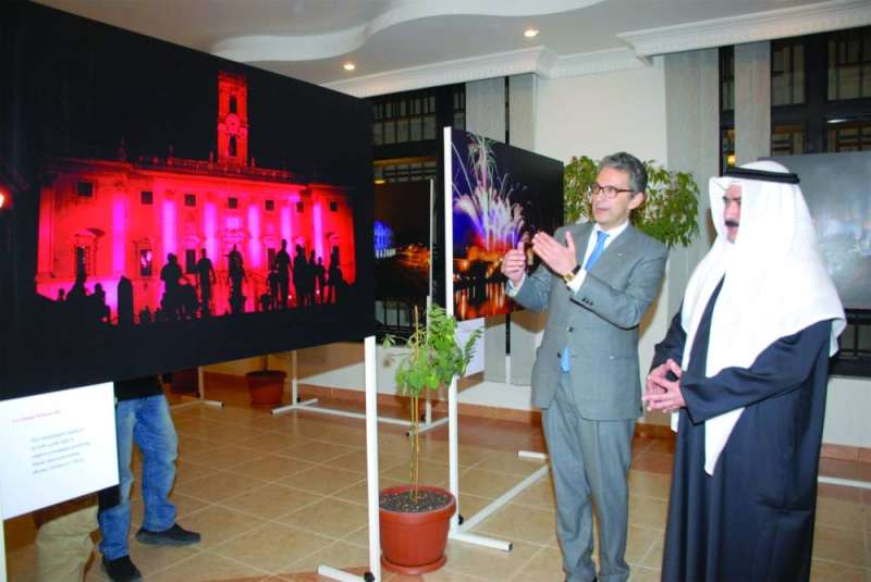 العبدالجليل والسفير الإيطالي بعد تدشين قاعات «حيز الكويت - إيطاليا»