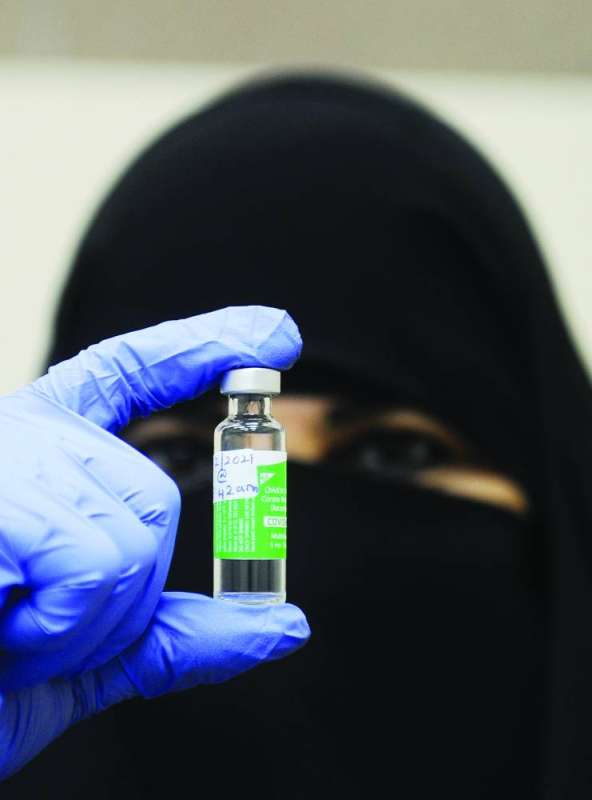 لقاح أكسفورد في مركز النسيم	 (تصوير سعود سالم)