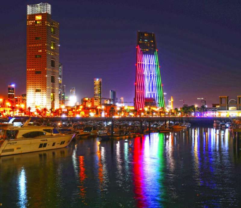 العلم يكسو مبنى البنك المركزي