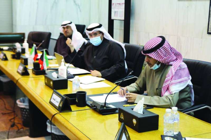 جانب من اجتماع لجنة المهن الهندسية