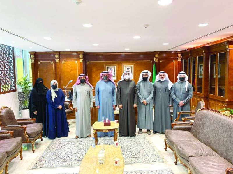 وفد أصحاب الحضانات مع وزير الشؤون