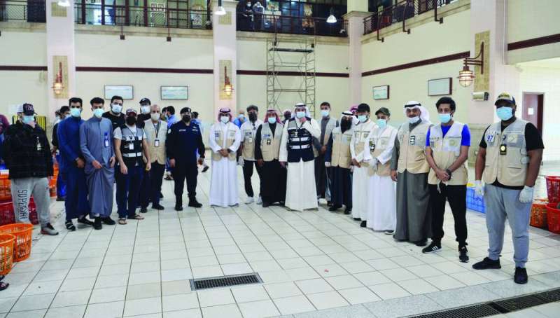 ممثلو التجارة والبلدية والداخلية في لقطة جماعية