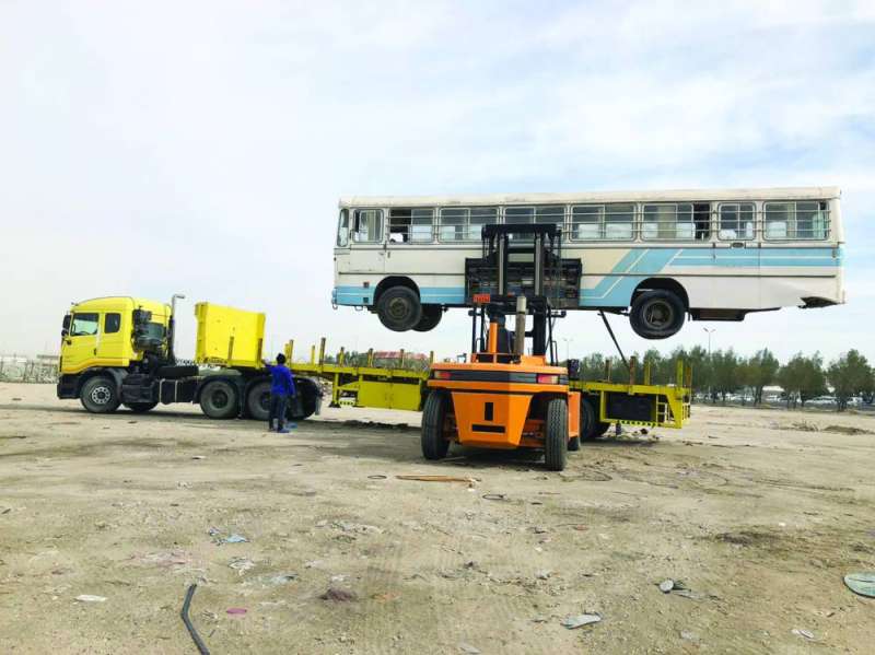 باصات مهملة رفعت من مواقعها