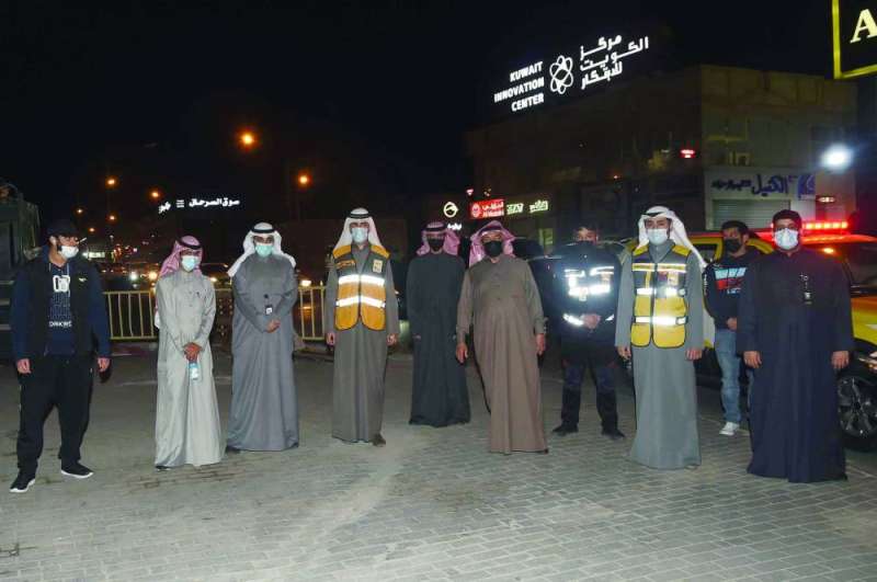 العلي متوسطاً عدداً من أعضاء الفرق الميدانية