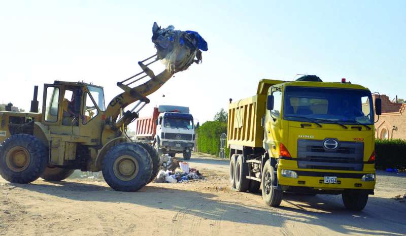 من عملية رفع المخلفات 