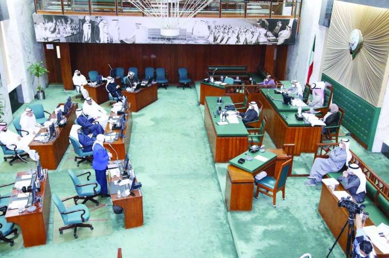 جانب من الجلسة أمس