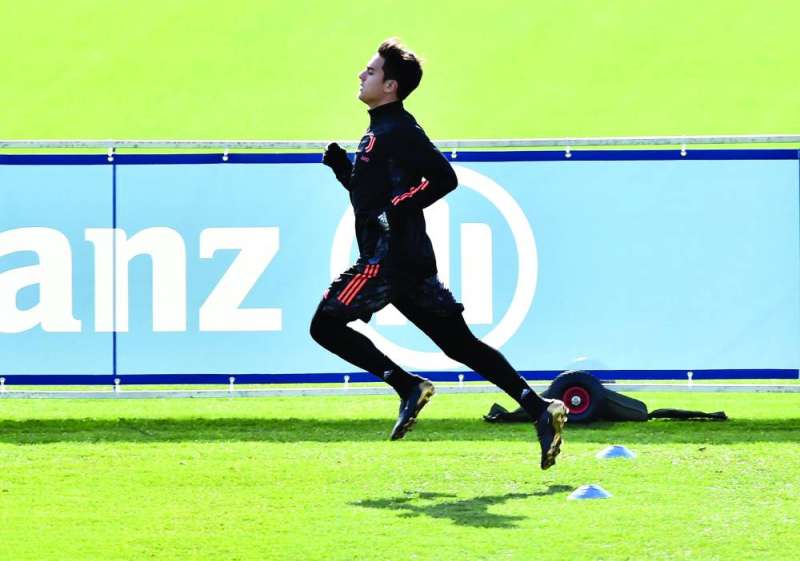 باولو ديبالا خلال تدريبات يوفنتوس أمس (رويترز) 