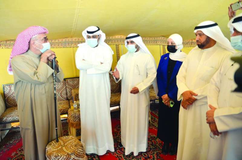 اليوسف وأعضاء المجلس البلدي خلال الجولة 