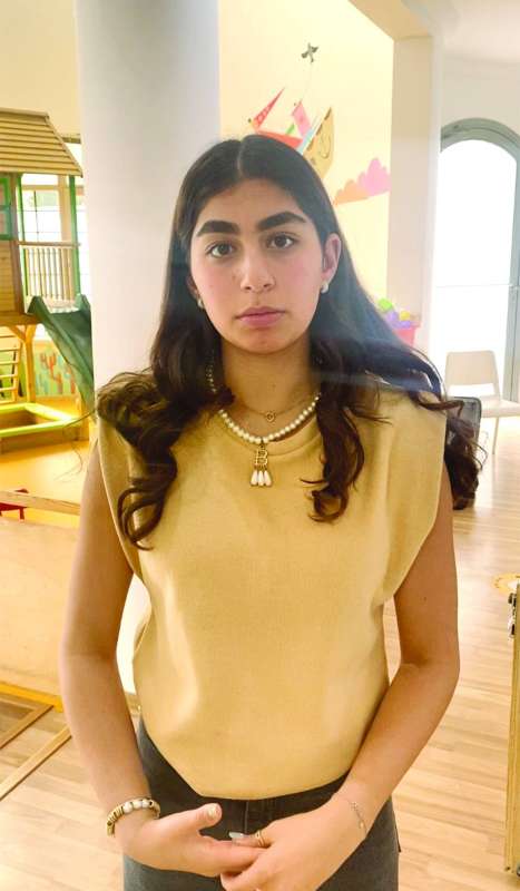 طالبة اشتاقت لمدرستها