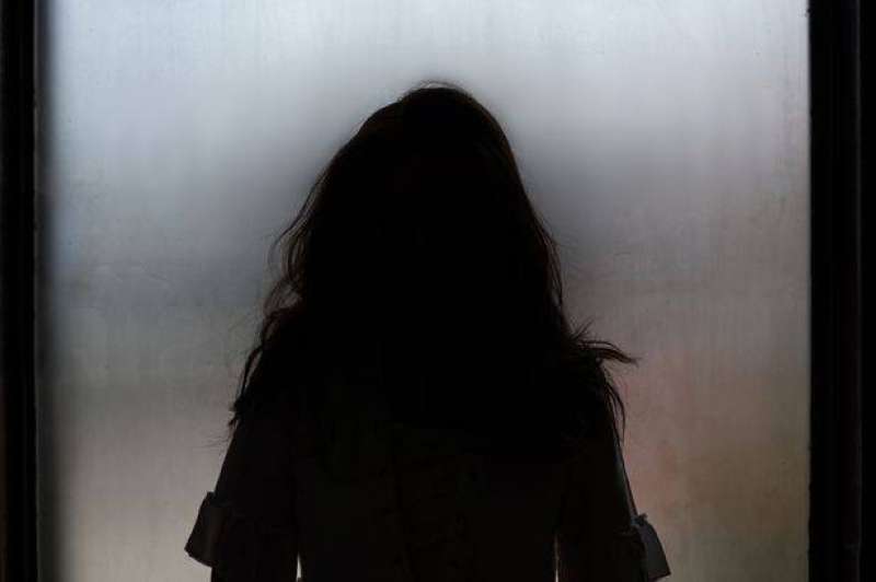 ادعت أنها استوقفت سيارة أجرة... وفقدت الوعي داخلها