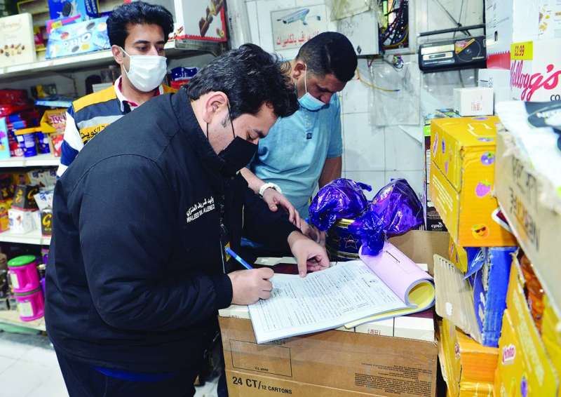 تحرير مخالفة للمحلات 