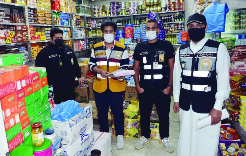 مفتشو «الطوارئ» خلال الحملة 