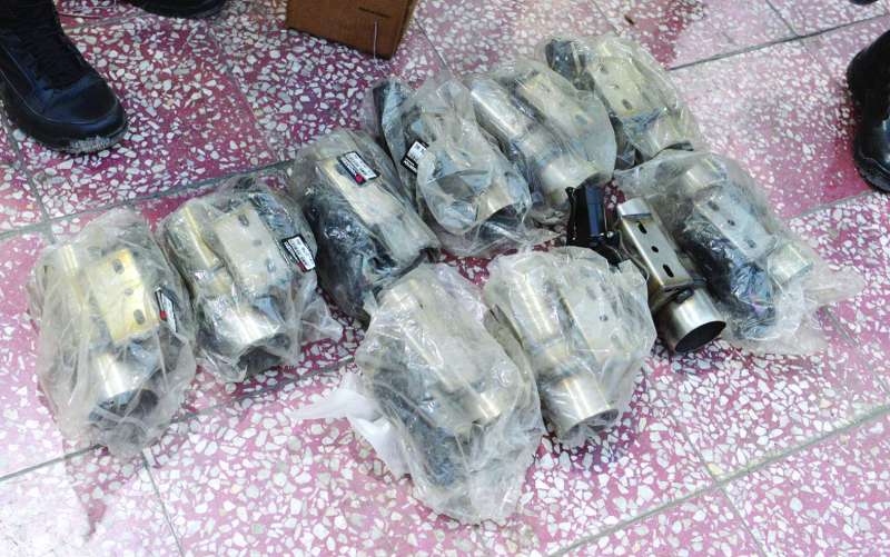 عدد من العوادم المصادرة 