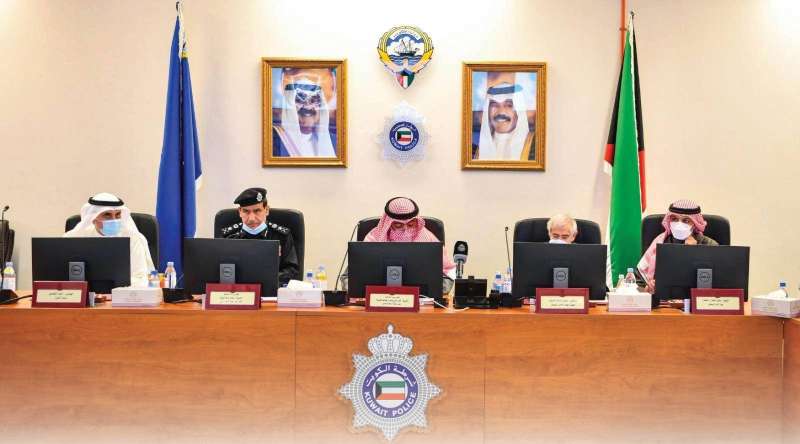 وزير الداخلية مترئساً الاجتماع