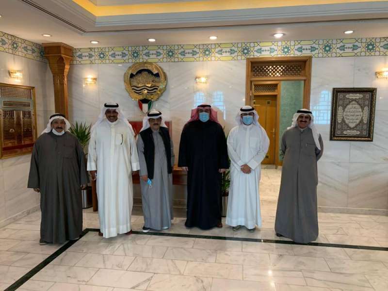 العتيبي مع وفد ملتقى الجهراء