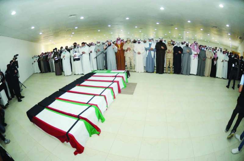 أداء صلاة الجنازة على الشهداء