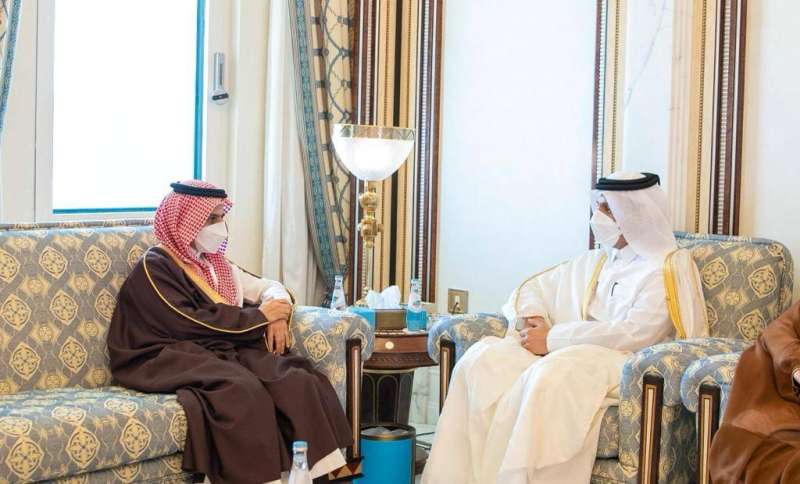 وزير الخارجية القطري خلال استقباله نظيره السعودي 