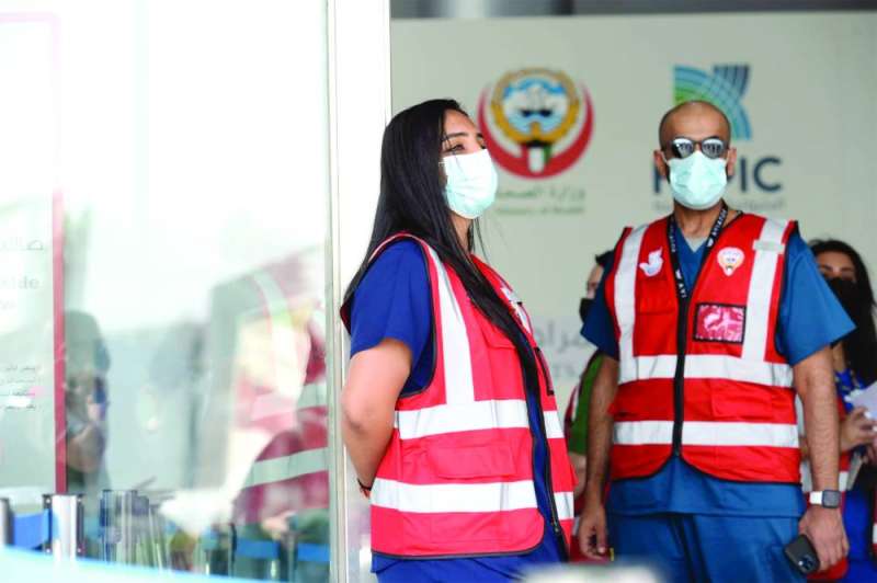 الكوادر الطبية تبذل جهوداً جبّارة في حملة تسريع التطعيم بأرض المعارض	(تصوير أسعد عبدالله)