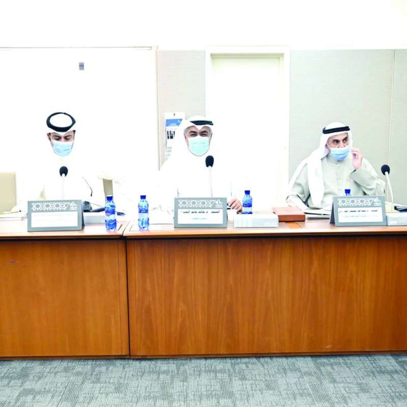 العنزي مترئساً اجتماع اللجنة التشريعية