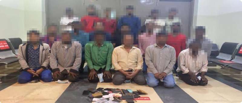 «المقامرون الـ 19»