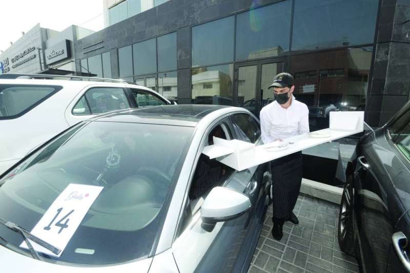  المائدة المستطيلة تناسب جميع السيارات