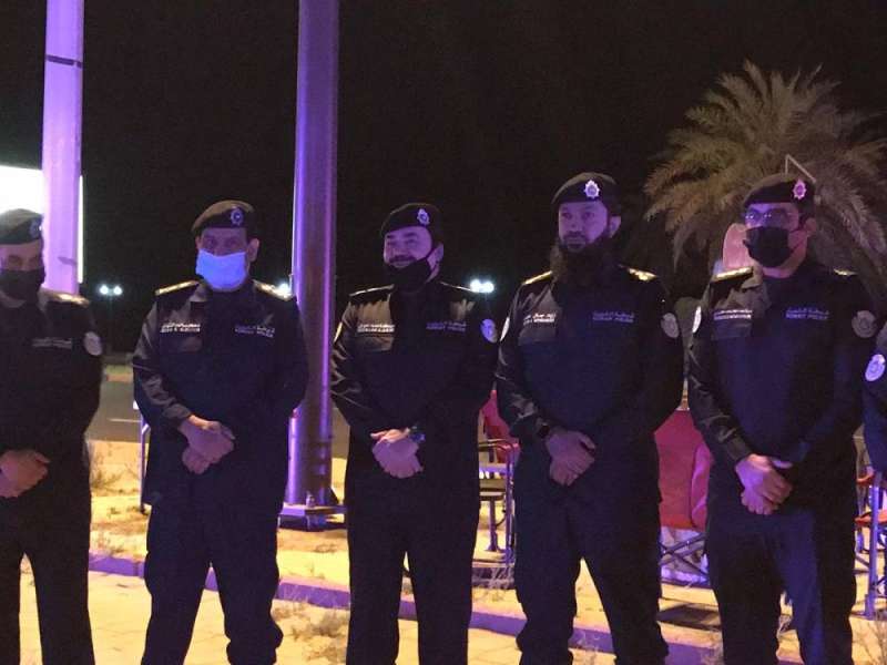 النهام متفقدا النقطة الأمنية على شاطئ أنجفة