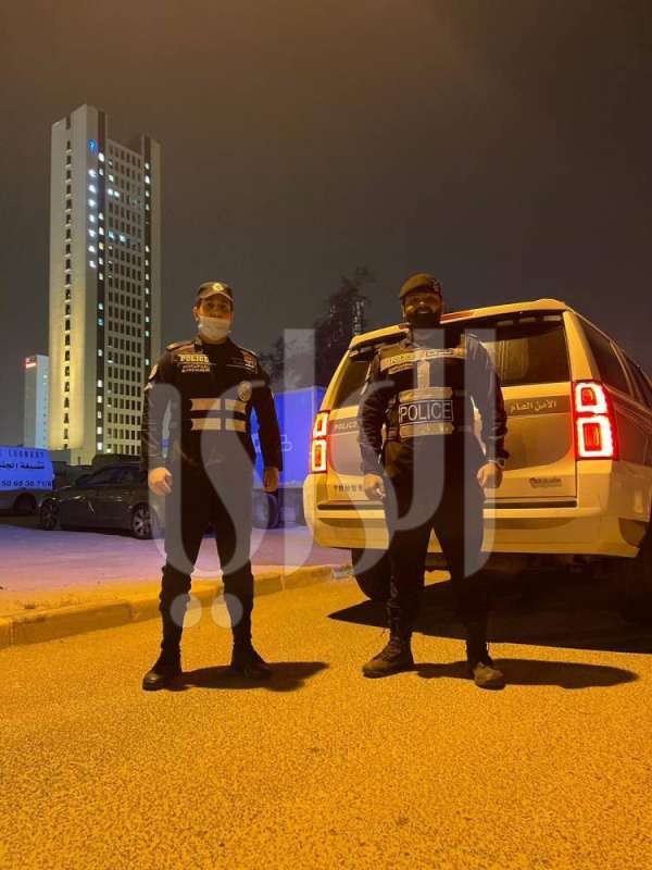 رجال الأمن يواصلون جهودهم في تطبيق الحظر الجزئي  