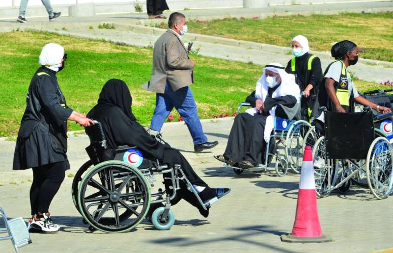 إقبال ملحوظ من كبار السن