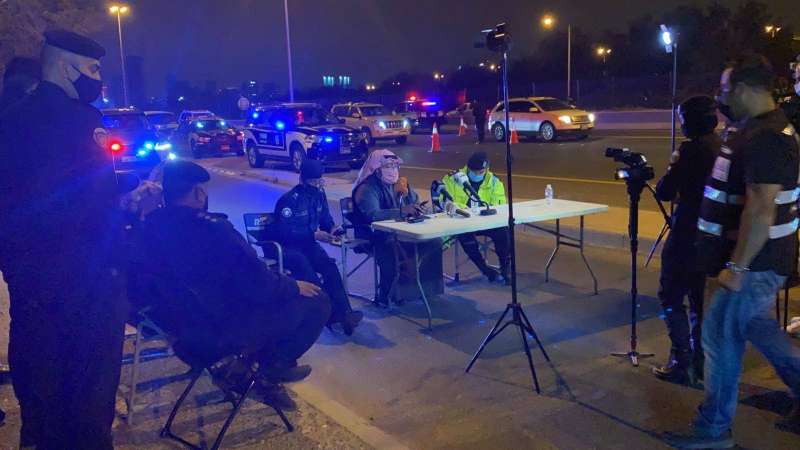 وزير الداخلية خلال تواجده في النقطة الأمنية 