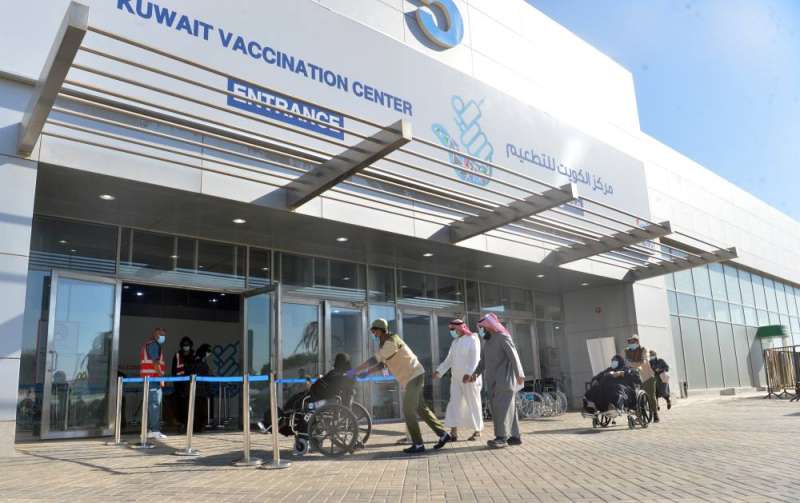 بعد الانتهاء من المدارس الثانوية سيتم الانتقال إلى العاملين في المرحلتين الابتدائية والمتوسطة (تصوير نايف العقلة)