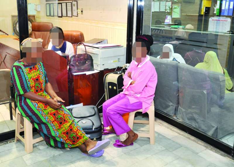 نحو 100 مكتب لاستقدام العمالة المنزلية ألغت تصاريح رخصها التجارية