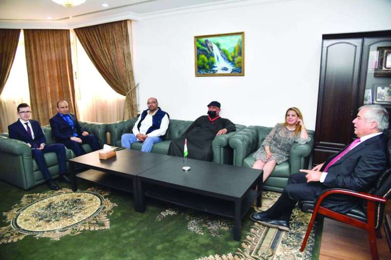 السفير زبيدوف متحدثاً لممثلي وسائل الإعلام خلال المؤتمر