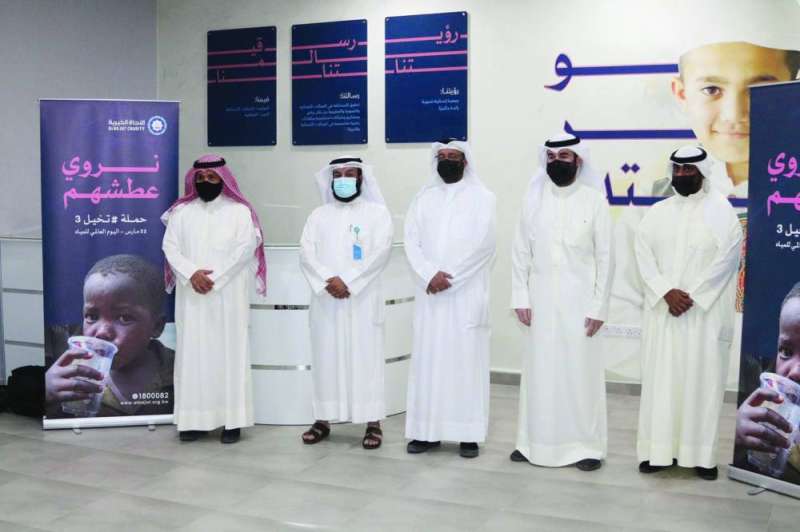 مسؤولو جمعية النجاة الخيرية أثناء المؤتمر الصحافي