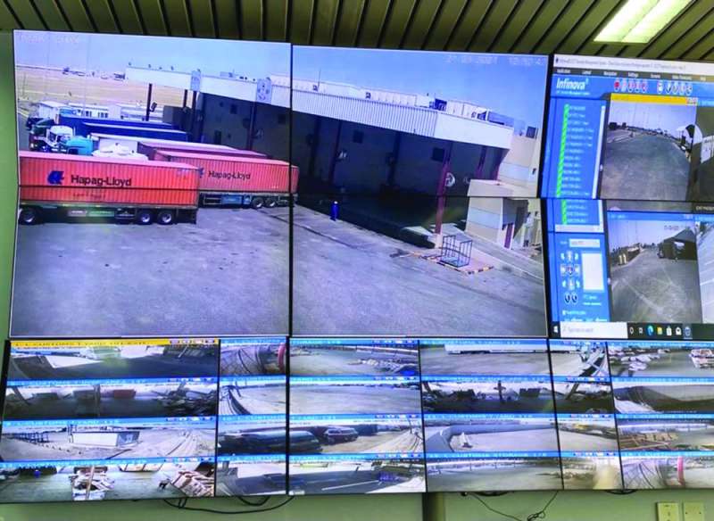 حركة الشاحنات على شاشة غرفة التحكم