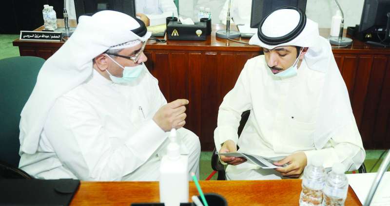 عبدالله الرومي وحمود عقلة خلال الجلسة