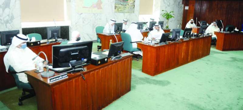 أعضاء المجلس أثناء الجلسة