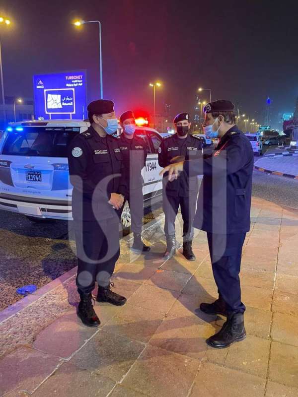 الفريق النهام متفقدا إحدى النقاط الأمنية