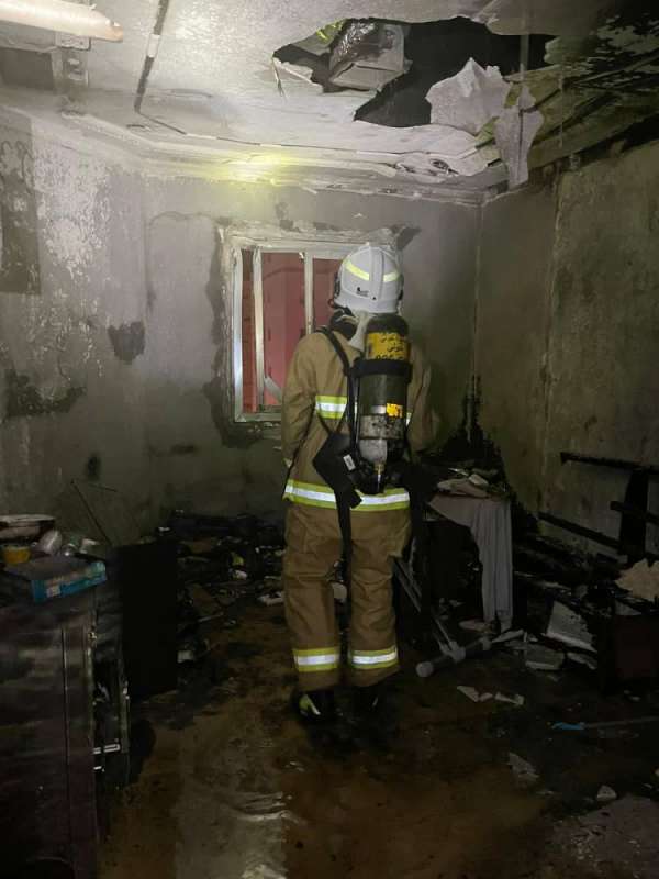 جهود رجال الإطفاء في إخماد الحريق