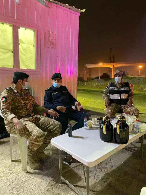 الفريق النهام في إحدى النقاط الأمنية